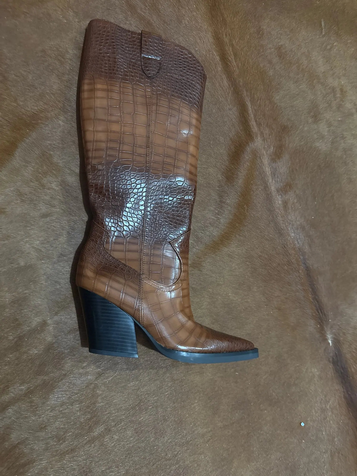Womens knee high cowboy boots with pointed toe, chunky heel and waterproof upper
