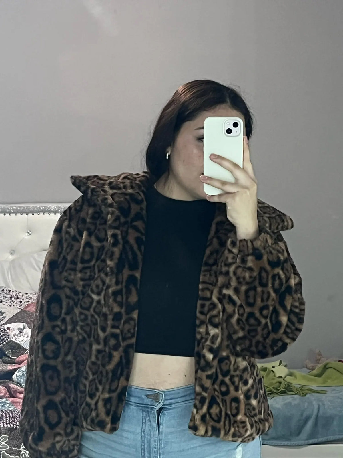 Womens leopard print jacket with single breasted closure and long sleeves, casual loose fit