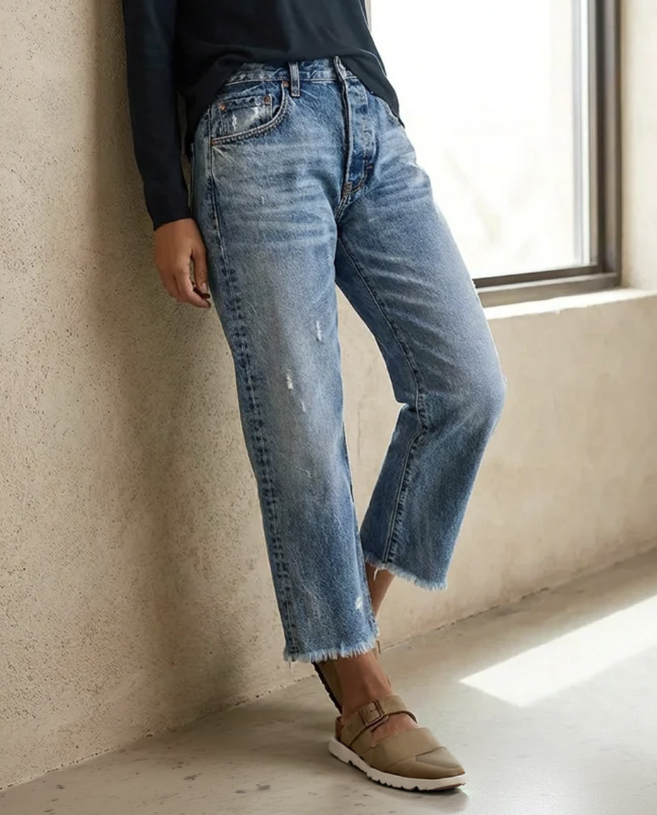 Women denim cropped pants with stretch fit ankle length
