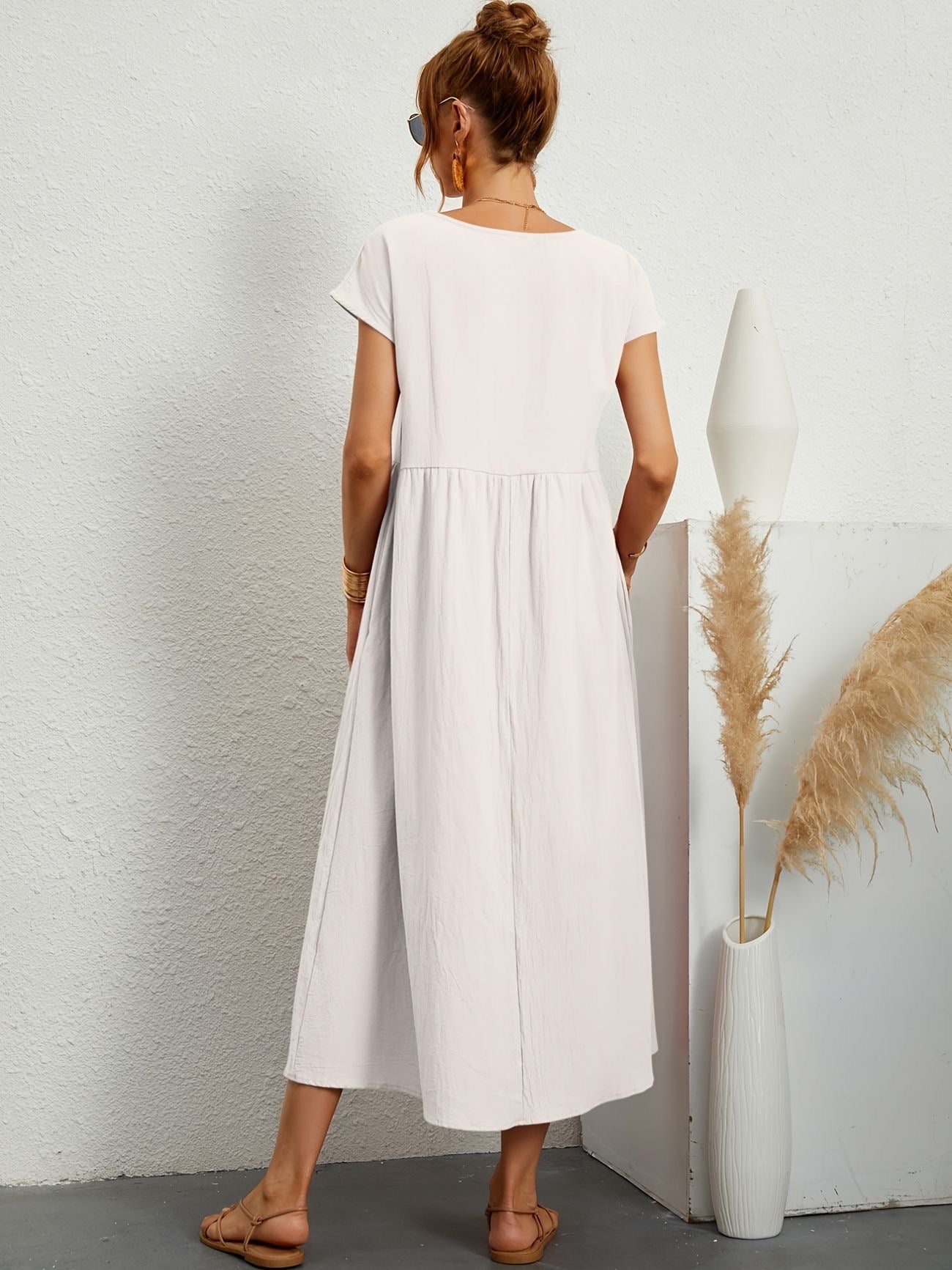 Camille - Elegant Women's Dress - Round Neckline