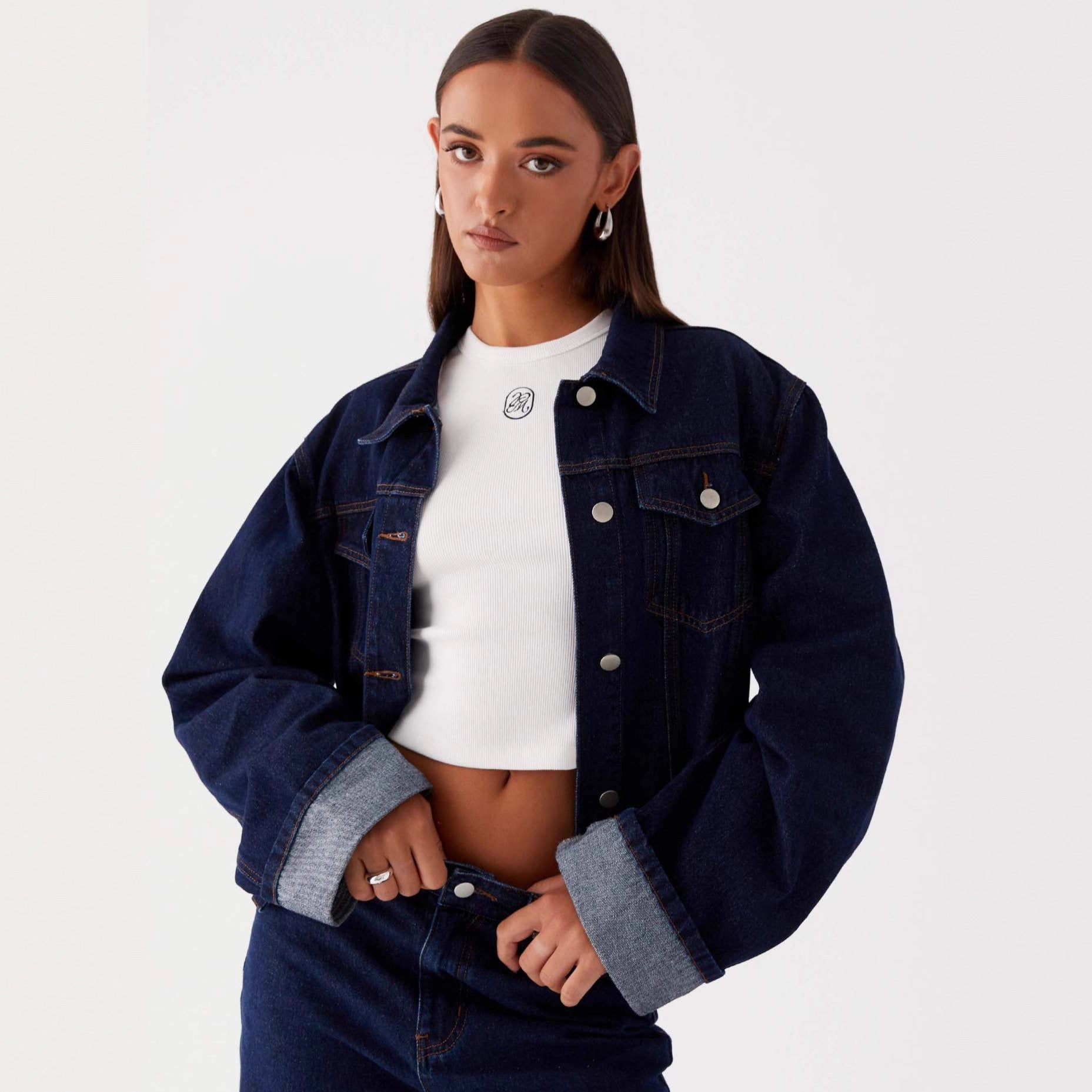 Women trendy denim jacket casual cut patch pockets button details