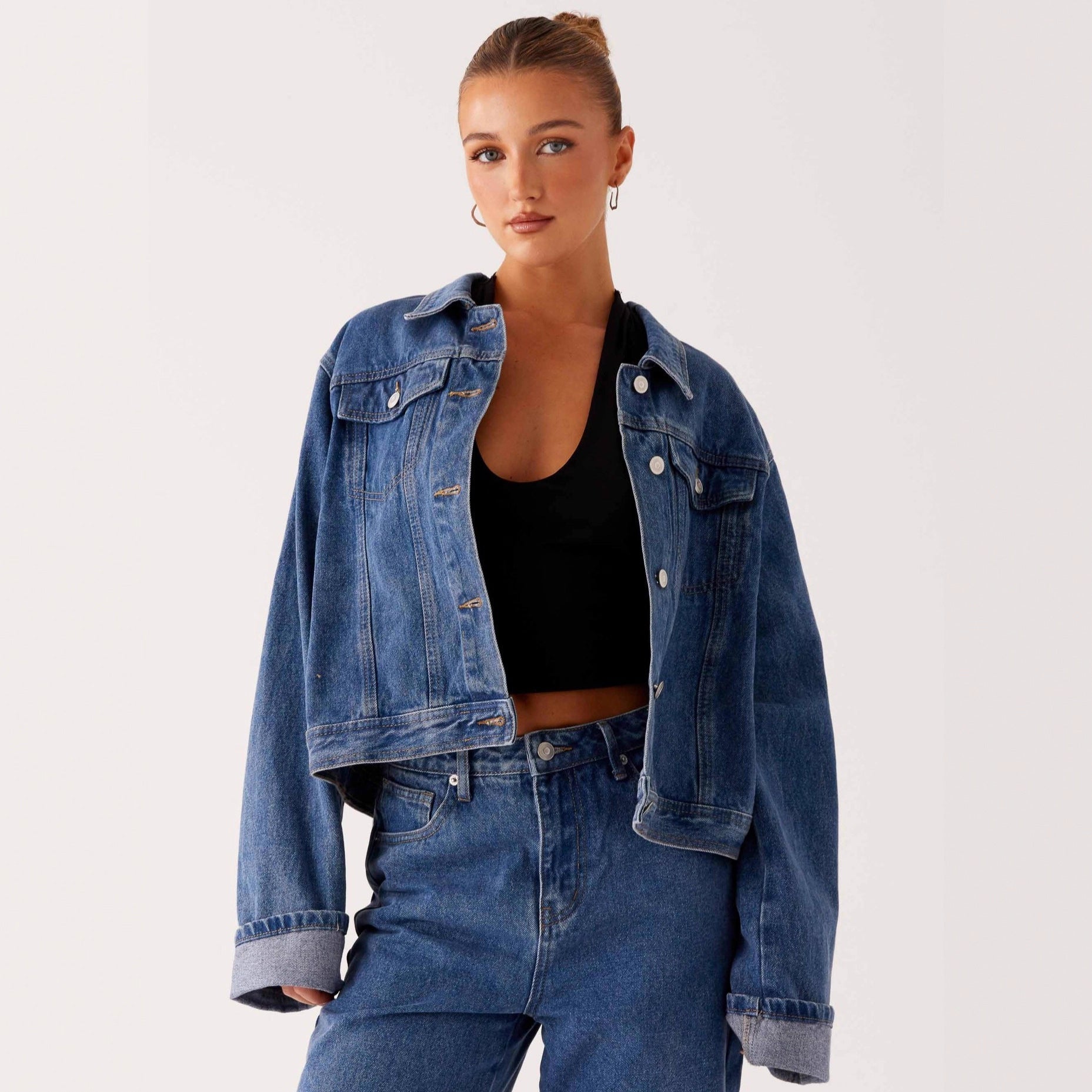 Women trendy denim jacket casual cut patch pockets button details