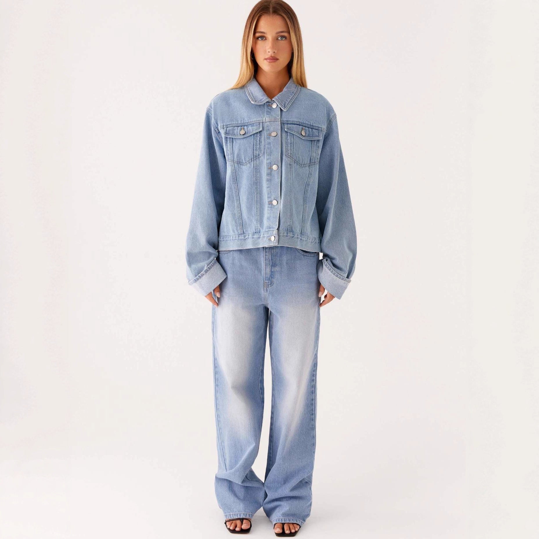 Women trendy denim jacket casual cut patch pockets button details