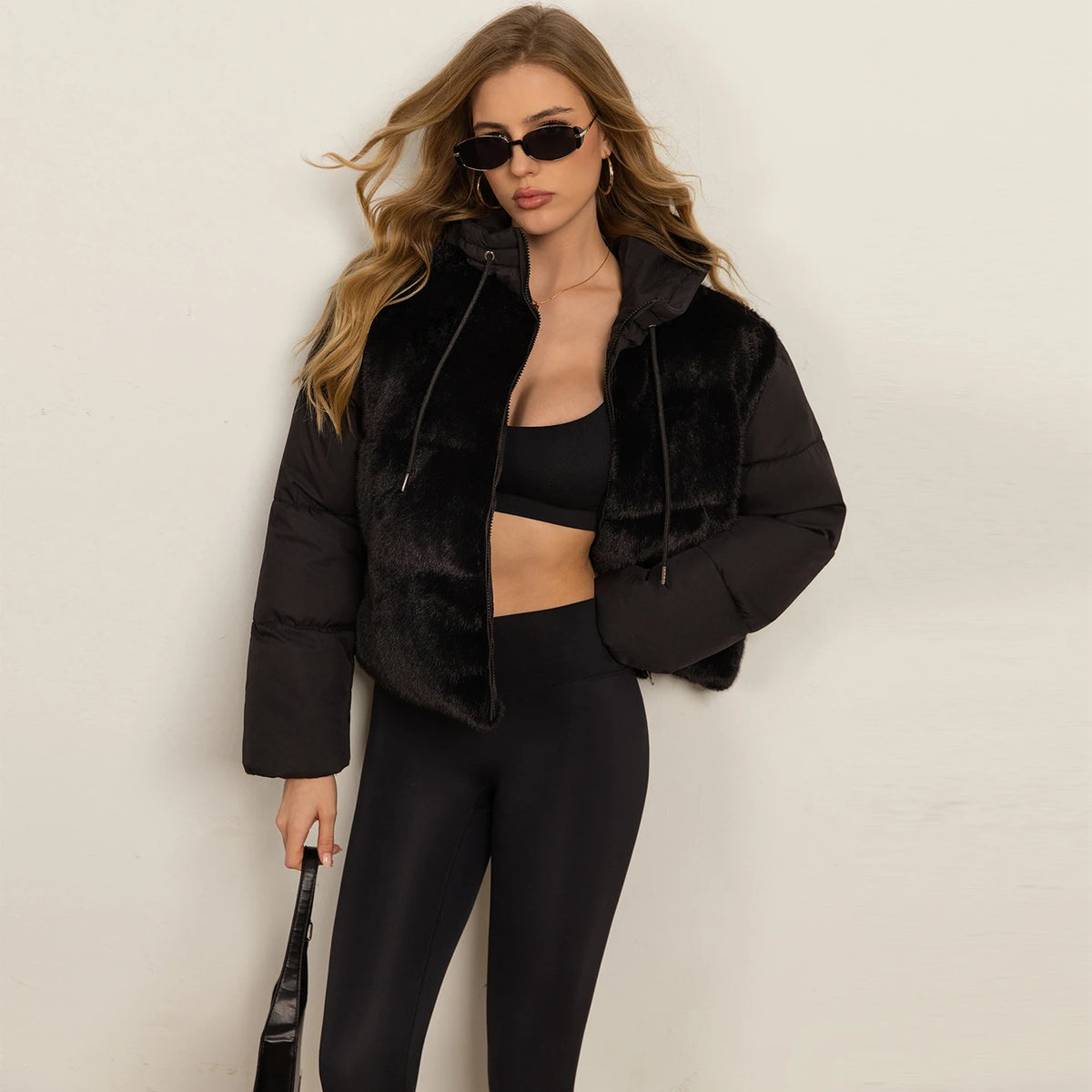 Women hooded puffer coat with detachable sleeves and faux fur splicing