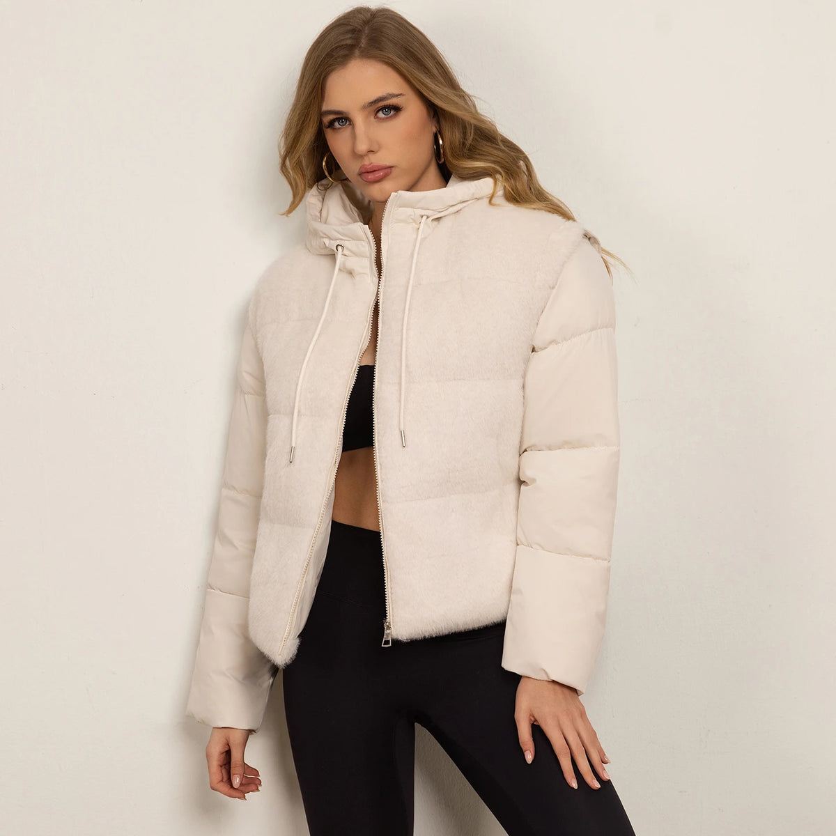 Women hooded puffer coat with detachable sleeves and faux fur splicing