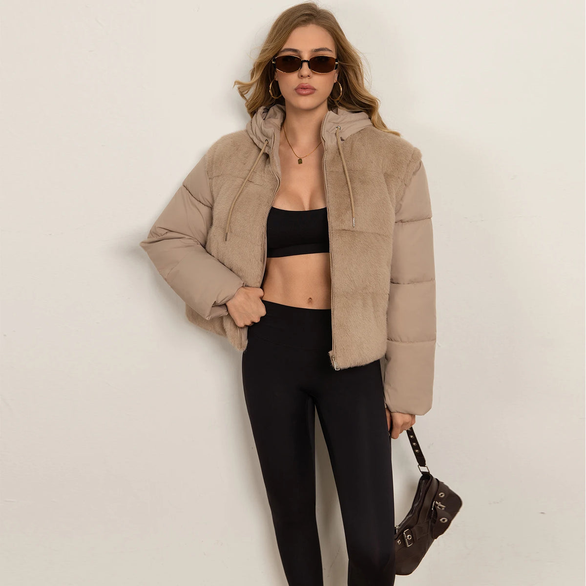 Women hooded puffer coat with detachable sleeves and faux fur splicing