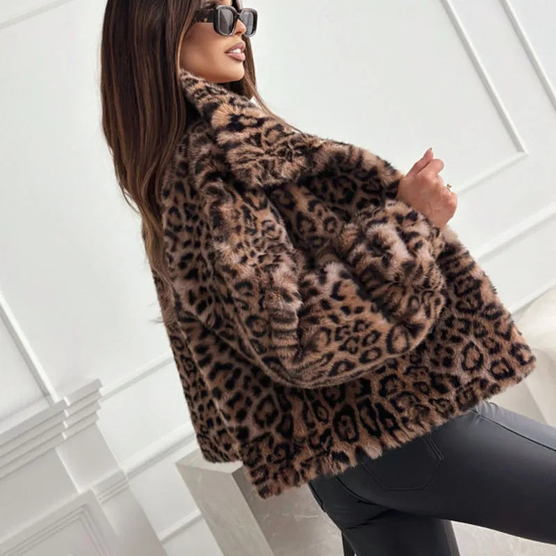 Womens leopard print jacket with single breasted closure and long sleeves, casual loose fit