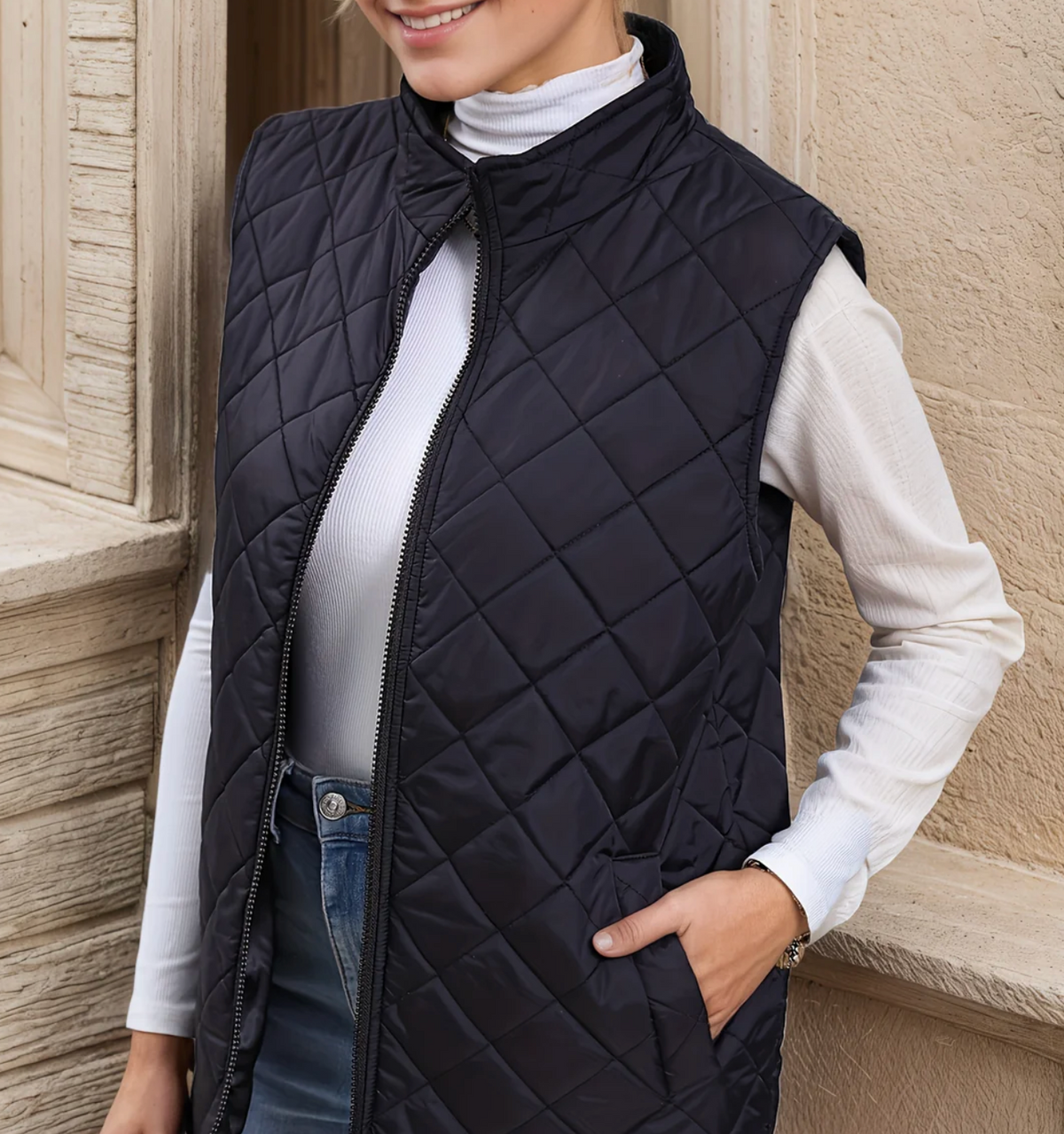 Women quilted vest lightweight with side pockets and full-length zip closure