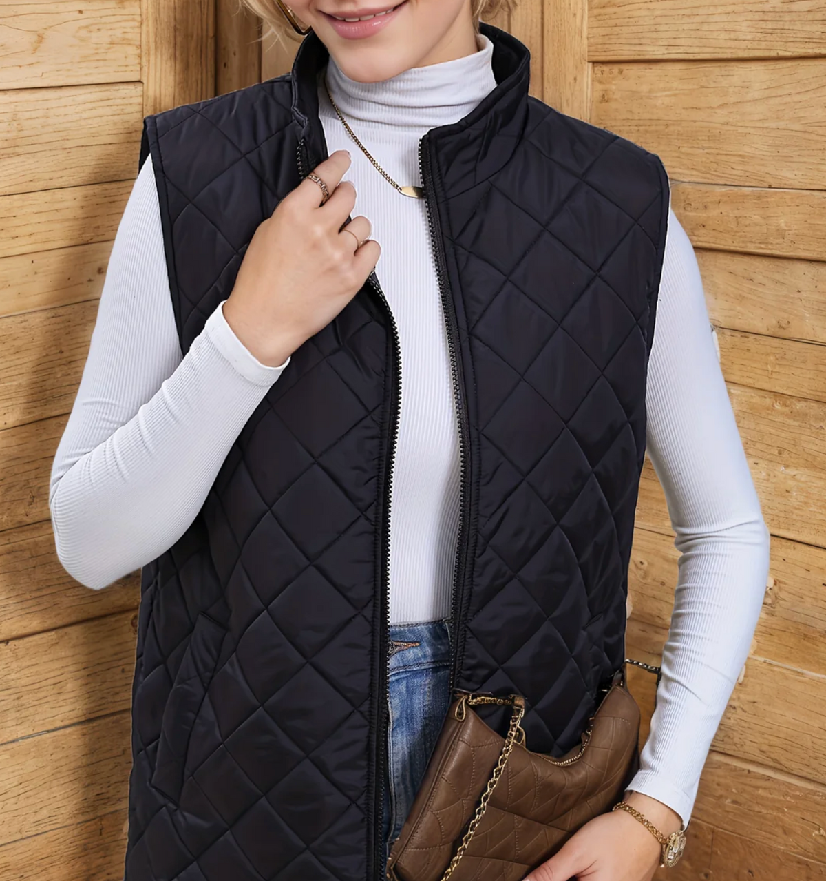 Women quilted vest lightweight with side pockets and full-length zip closure