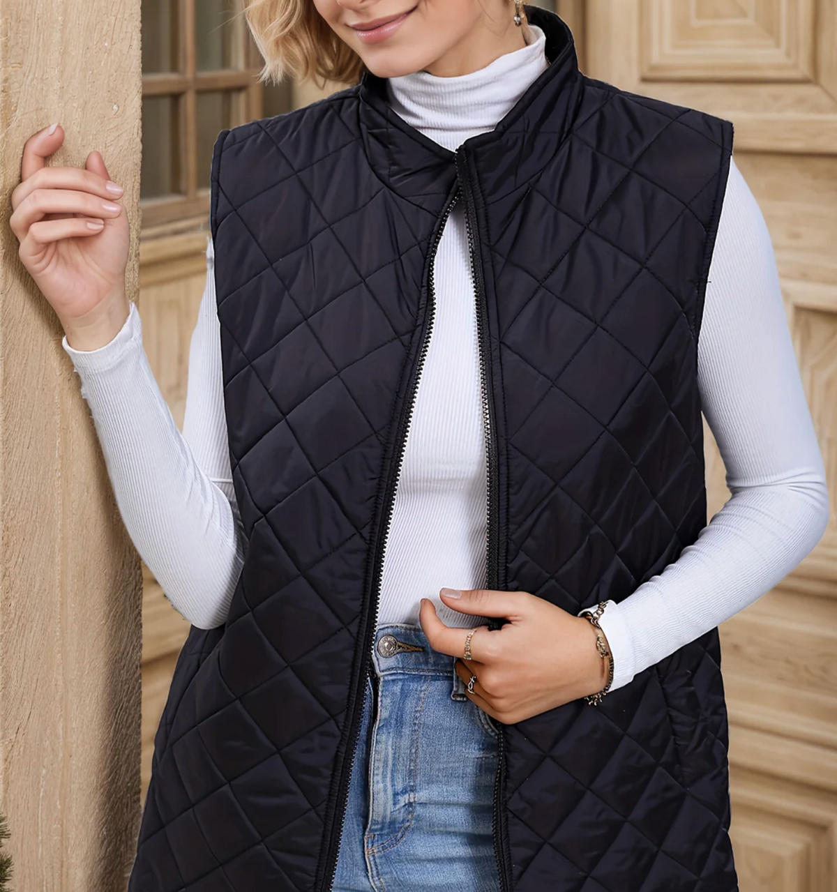 Women quilted vest lightweight with side pockets and full-length zip closure