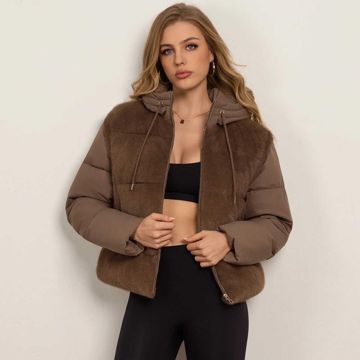Women hooded puffer coat with detachable sleeves and faux fur splicing