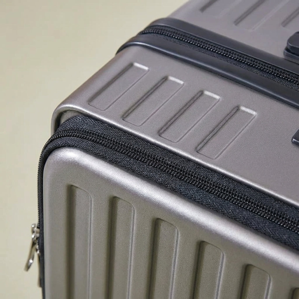 Spinner suitcase | Front pocket, hard shell | 360° wheels