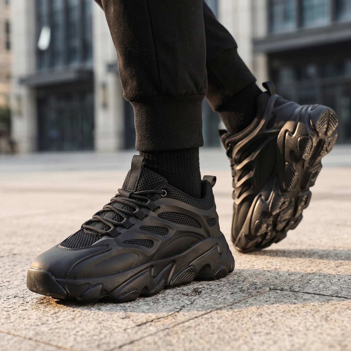Unisex lightweight casual sneakers with breathable upper in black