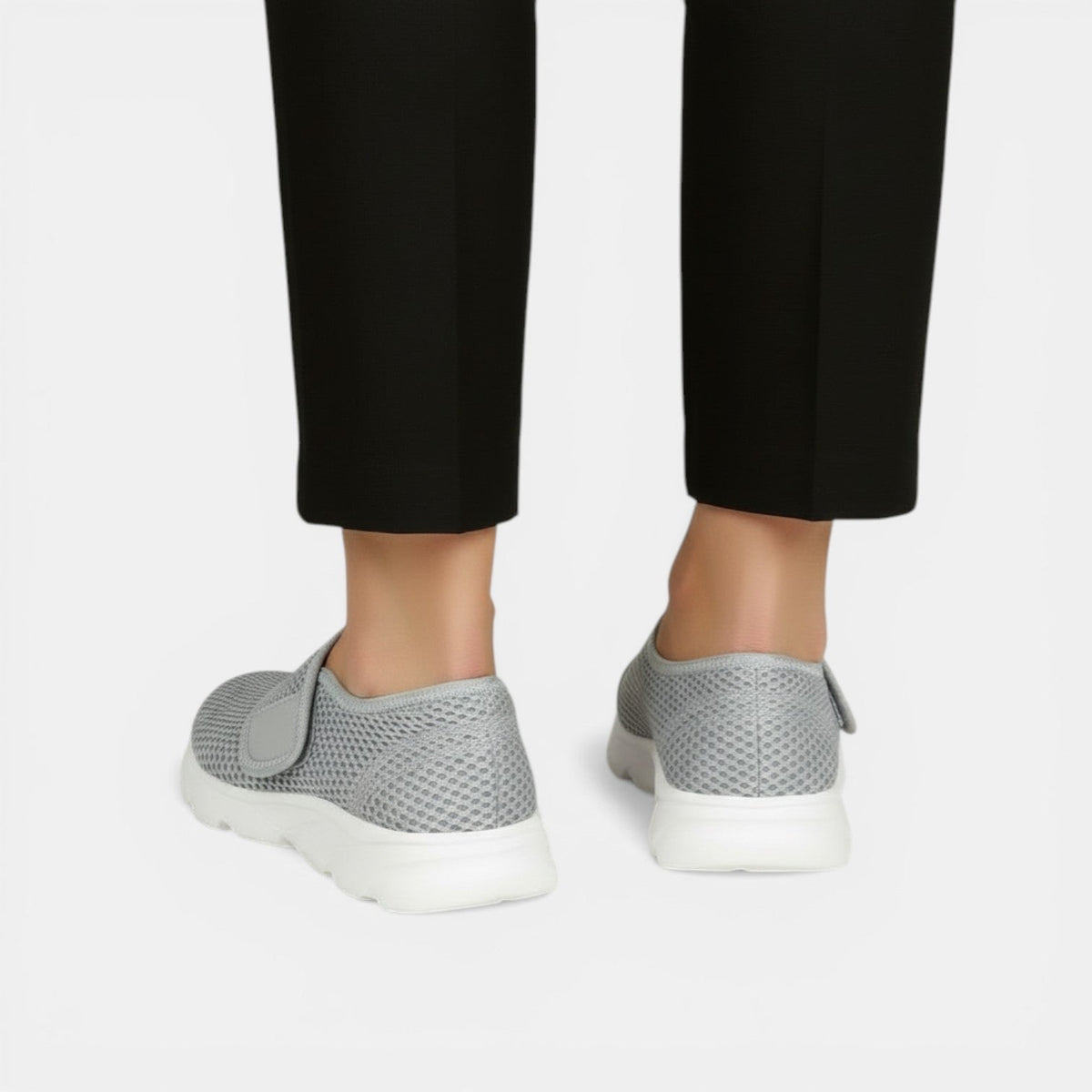 Orthopedic breathable mesh sneakers with flexible sole and arch support