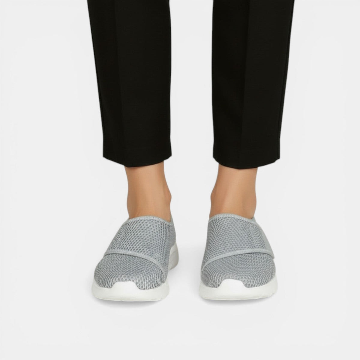 Orthopedic breathable mesh sneakers with flexible sole and arch support