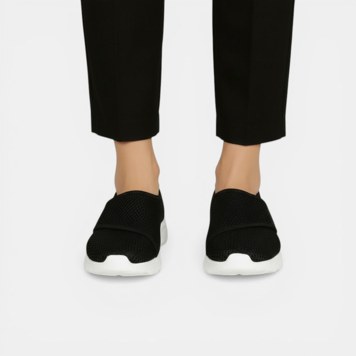 Orthopedic breathable mesh sneakers with flexible sole and arch support