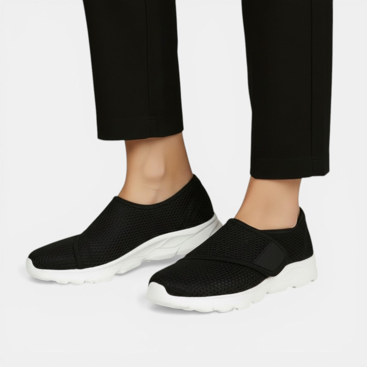 Orthopedic breathable mesh sneakers with flexible sole and arch support