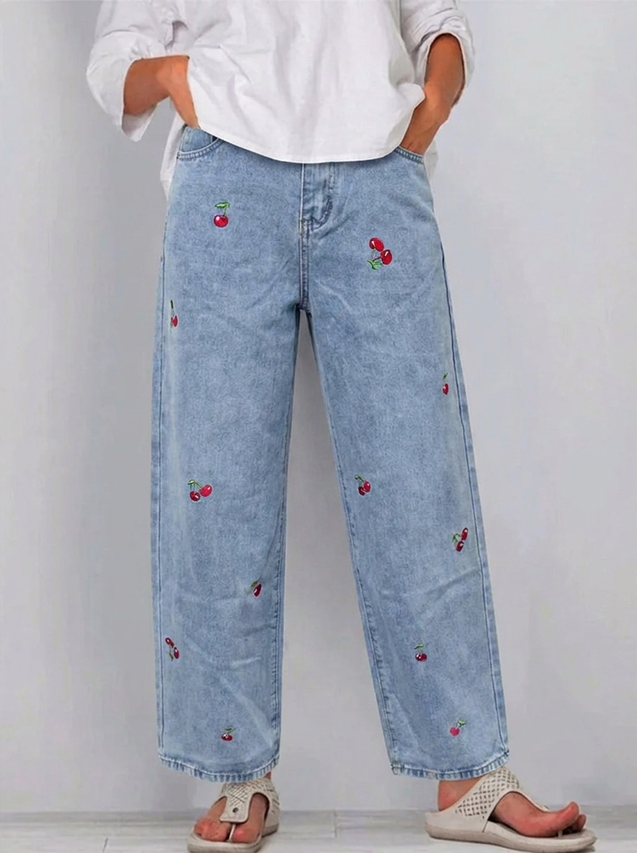 Women denim jeans with patch pockets regular fit blue