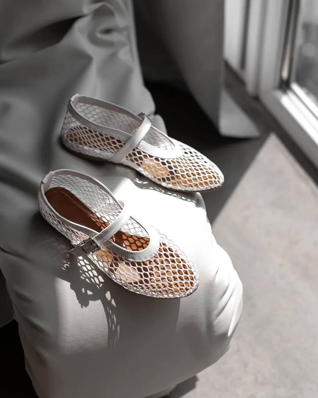 Women mesh ballet flats mary jane style with adjustable buckle strap and round toe